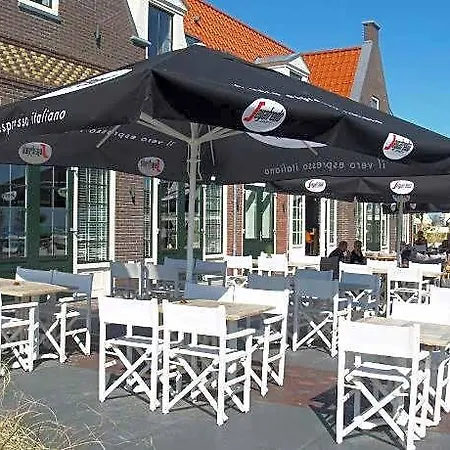 Appartement Spacious On The Markermeer Uitdam
