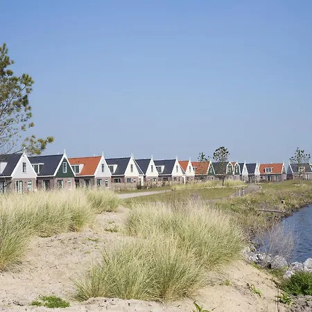 Spacious On The Markermeer Uitdam