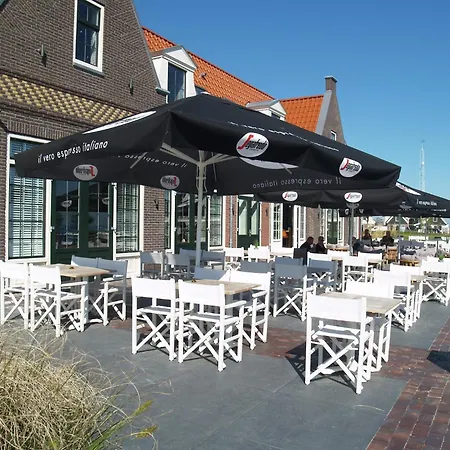 Spacious On The Markermeer * Uitdam